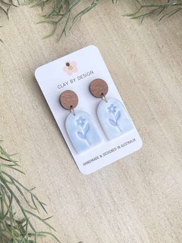 Blue flower print arch dangles