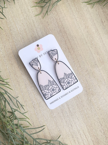 Light pink & lace arch dangles