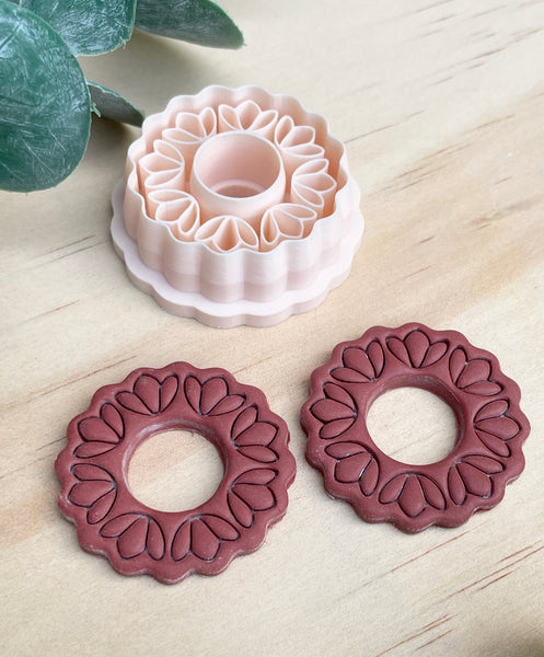 Tulip scallop hoop cutter