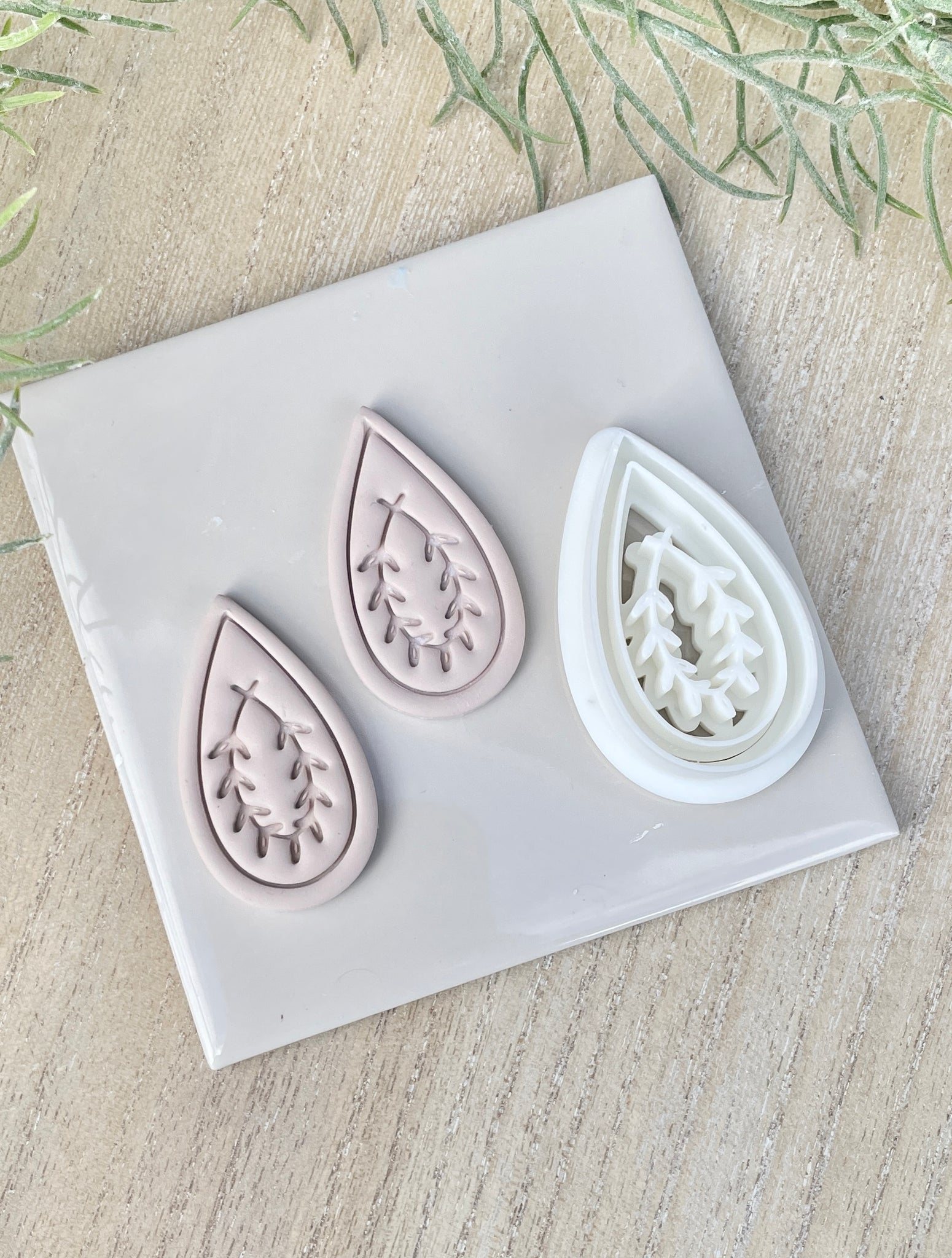 Farrah drop leaf cutter