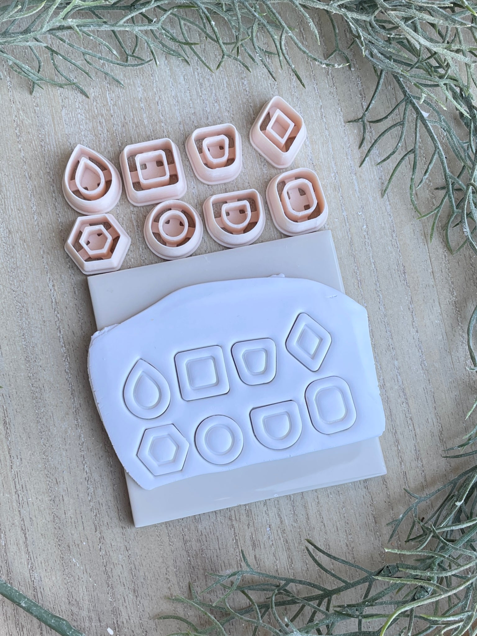 Chunky border stud cutter set of 8