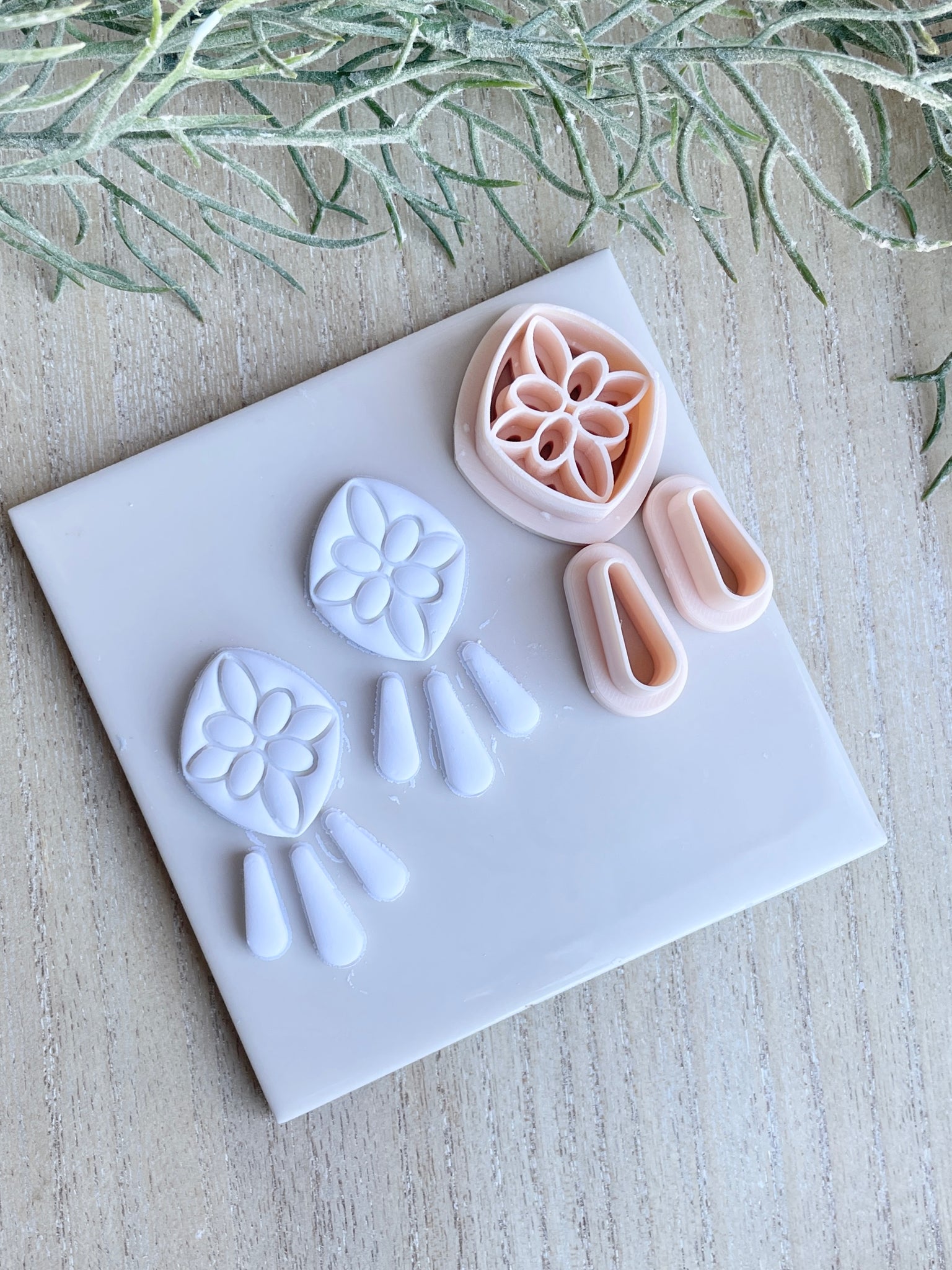 Vivienne 3 piece flower cutter set