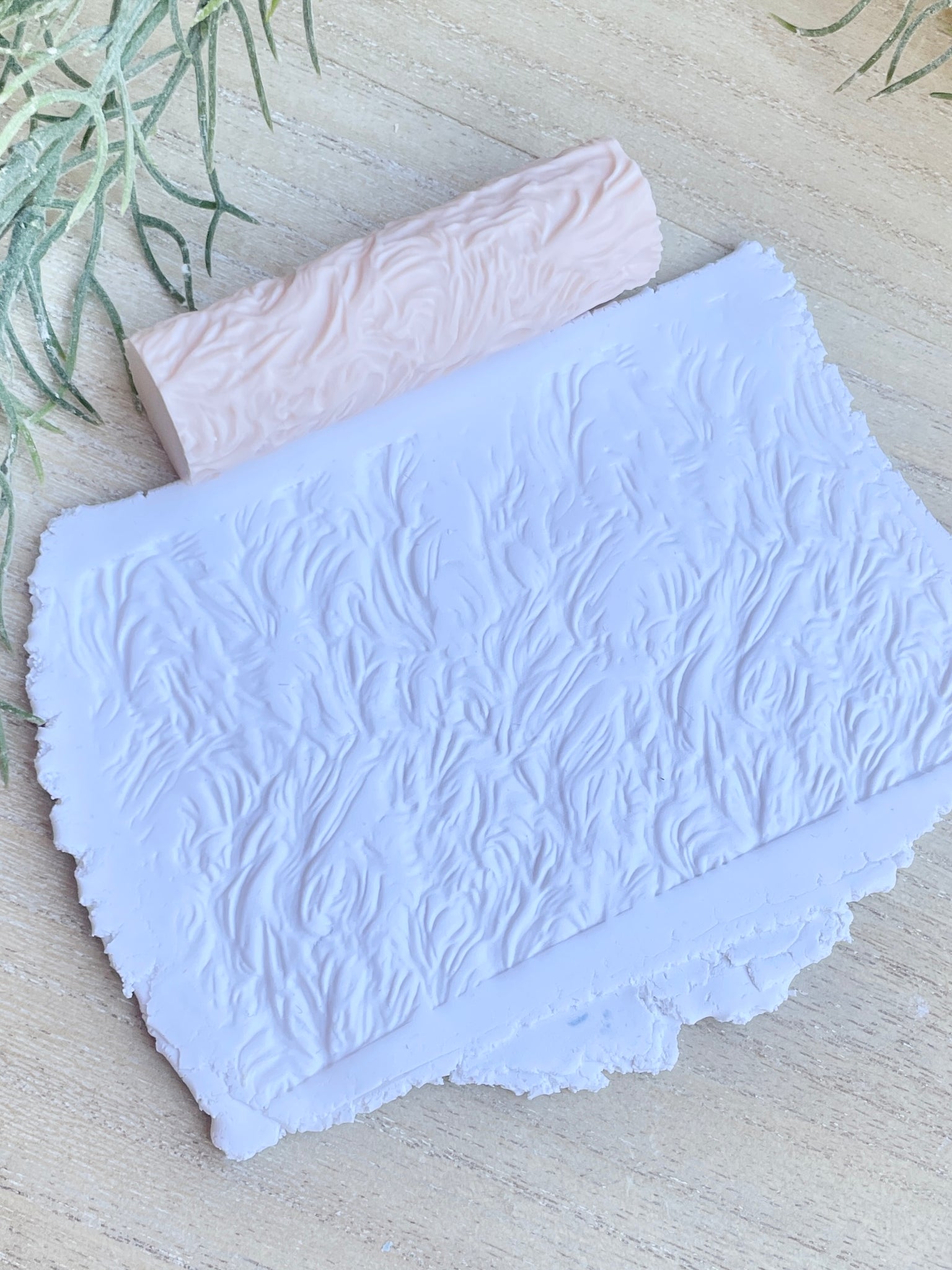 Wavy texture roller