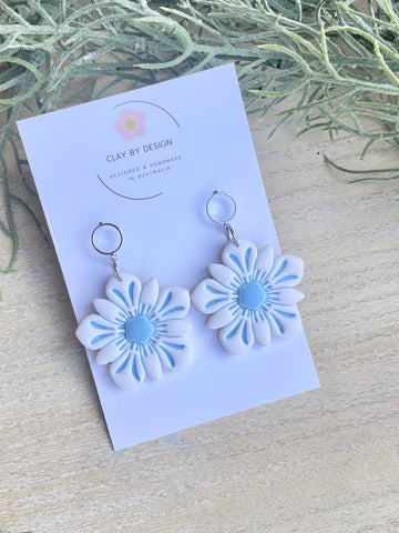 Blue flower on silver round stud tops