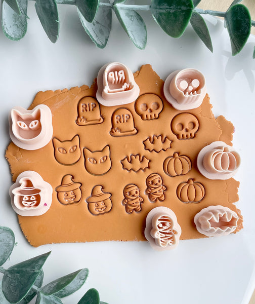 Spooky halloween studs 1.6cm