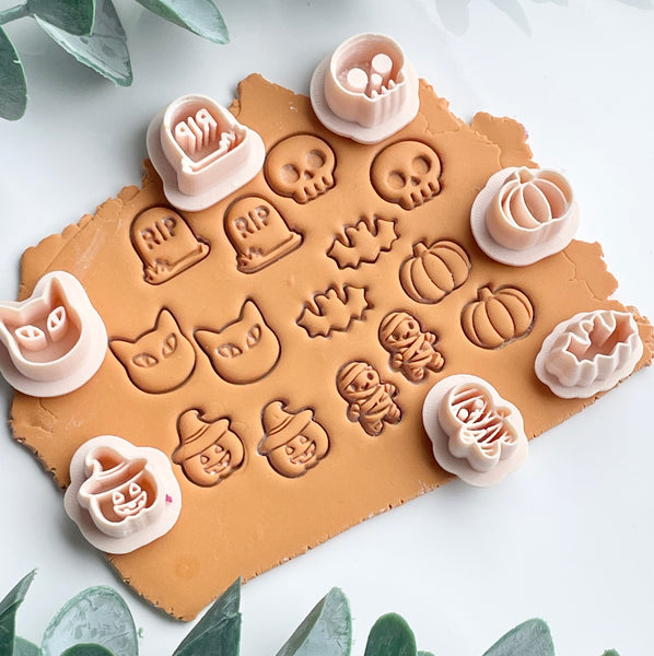 Spooky halloween studs 1.6cm