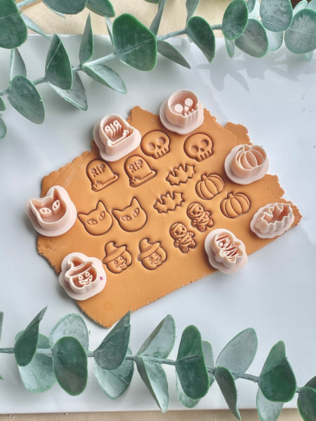 Spooky halloween studs 1.6cm