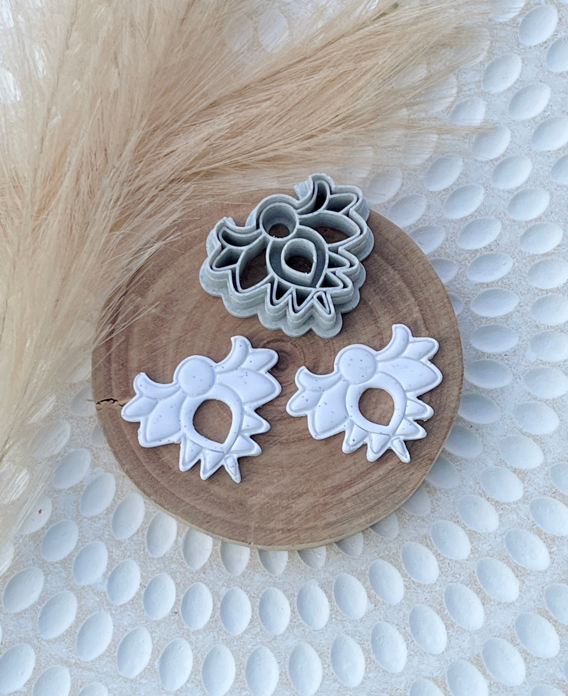 Detailed elegant lotus cutter