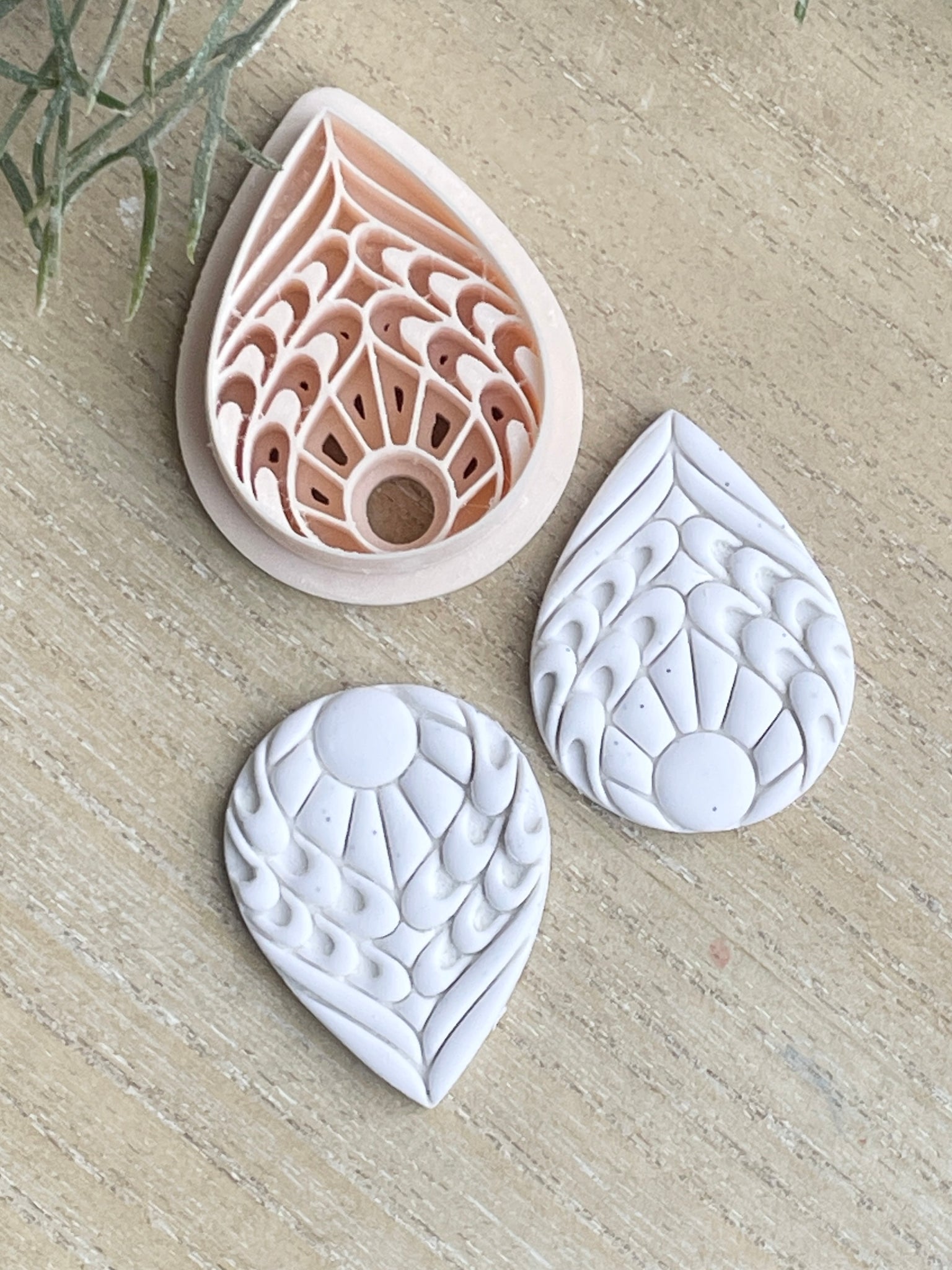 Cora detail imprint drop