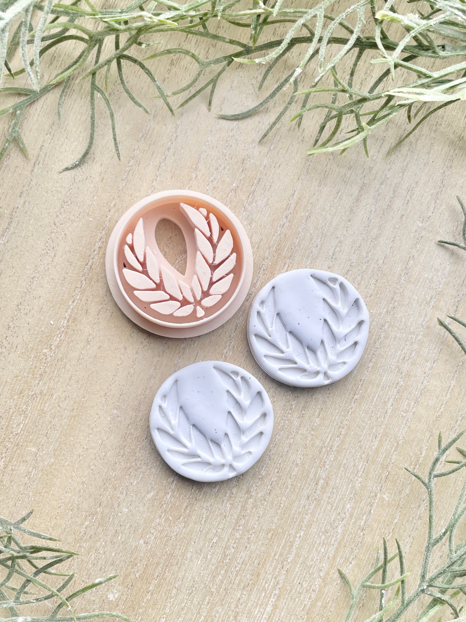 Macey leaf imprint round cutter