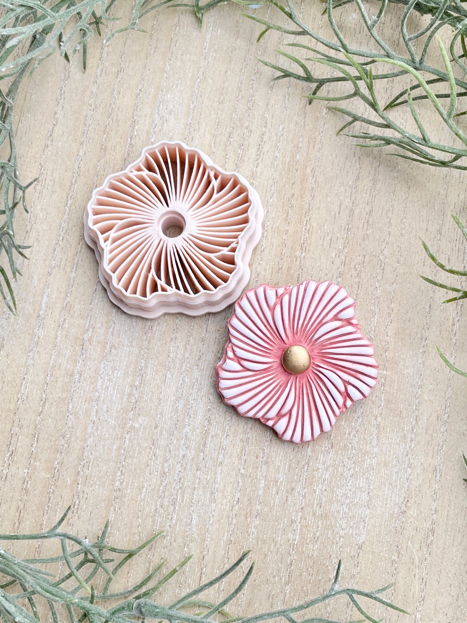 Penton Large flower cutter (perfect size for a brooch