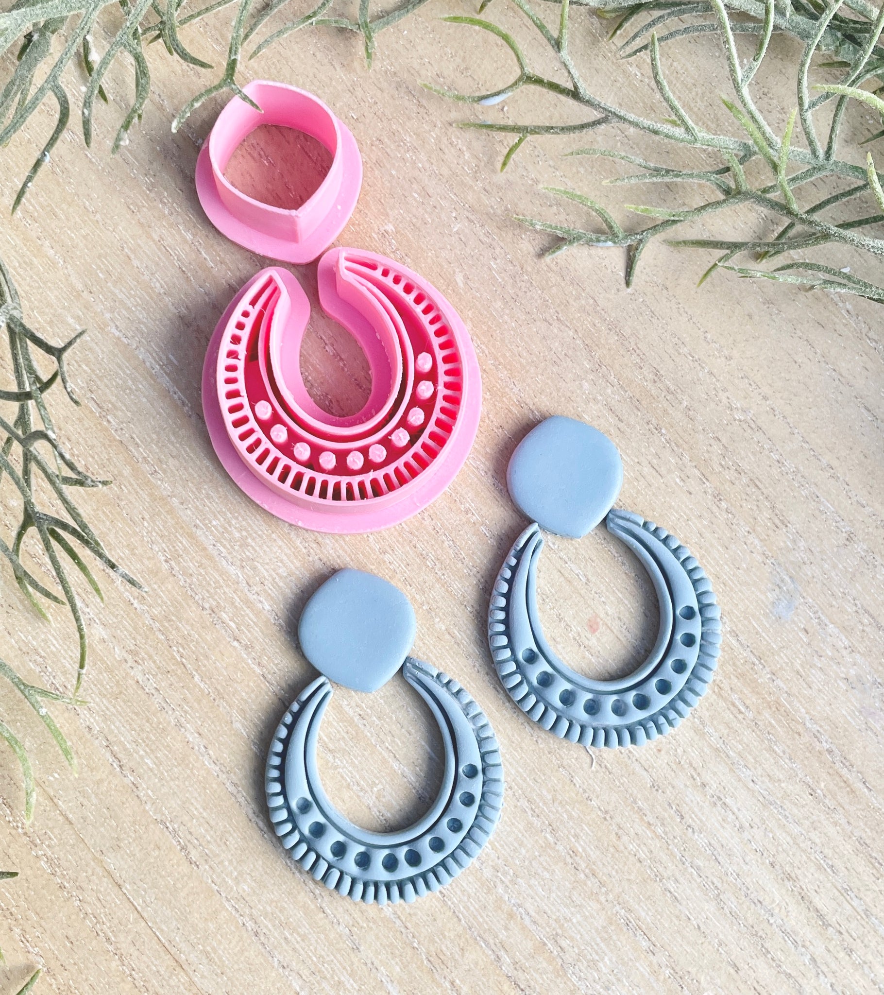 Catalina detailed open hoop set