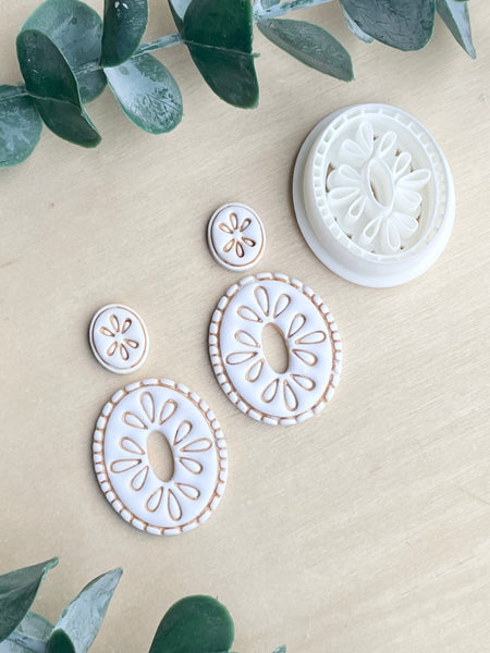 Betty Oval set