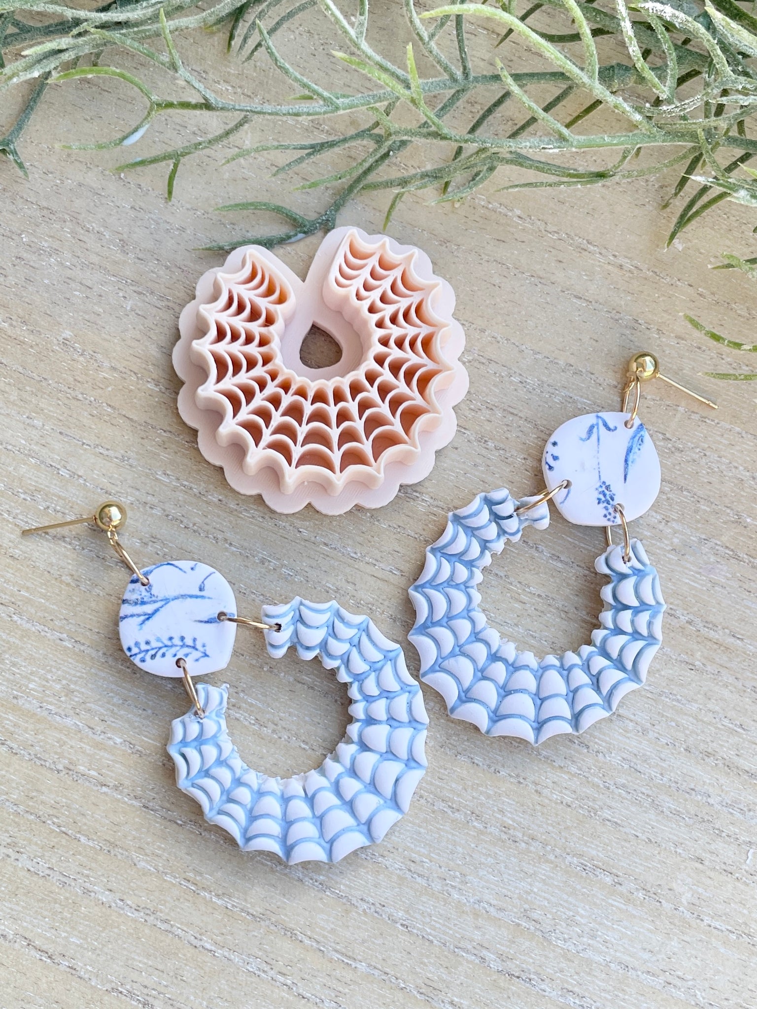 Spider web open hoop cutter