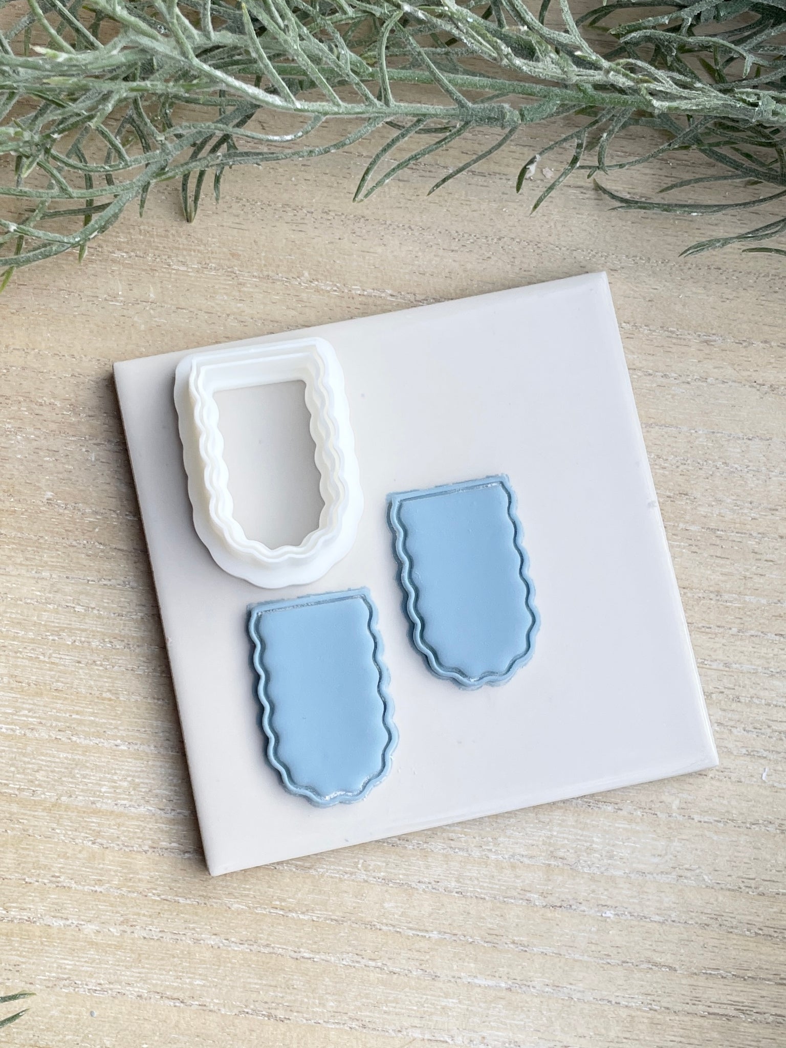 Melinda border scallop arch