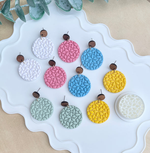 Spring flower cluster cutter