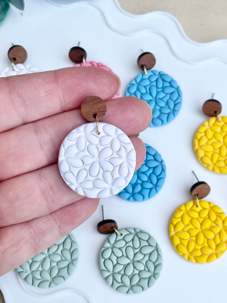 Spring flower cluster cutter