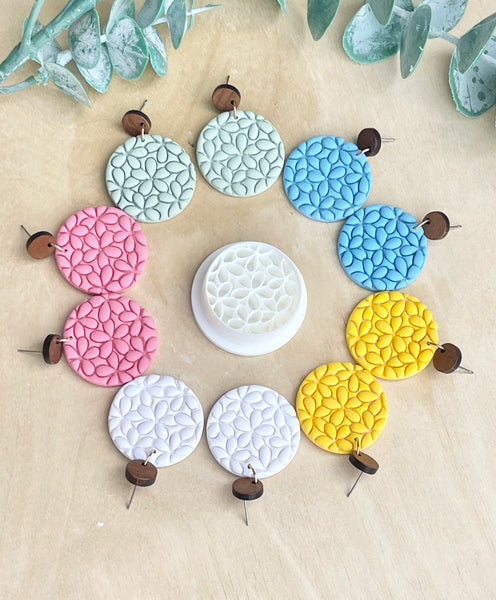 Spring flower cluster cutter
