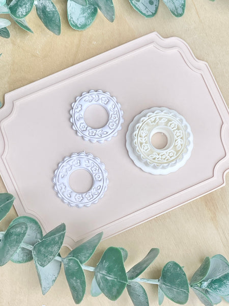 Spring scallop flower wreath