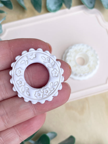 Spring scallop flower wreath