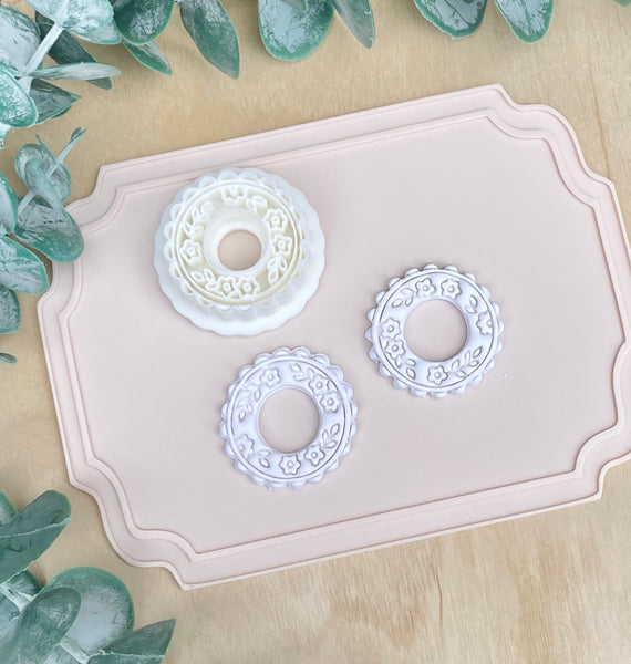 Spring scallop flower wreath