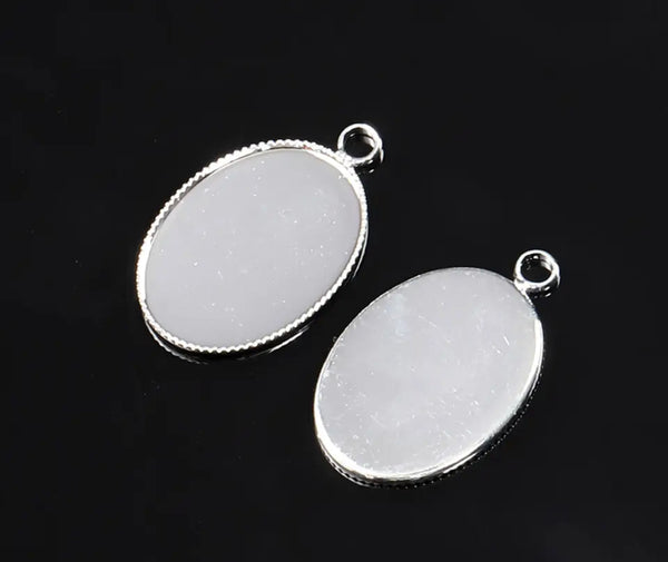 Bright silver plated 4.5cm x 3cm  oval tray bezel setting pendant x 2 pieces