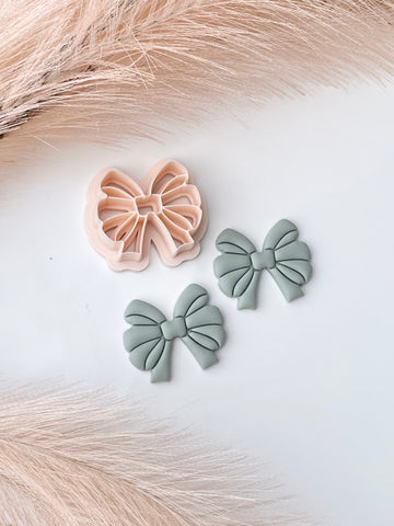Clover bow cutter