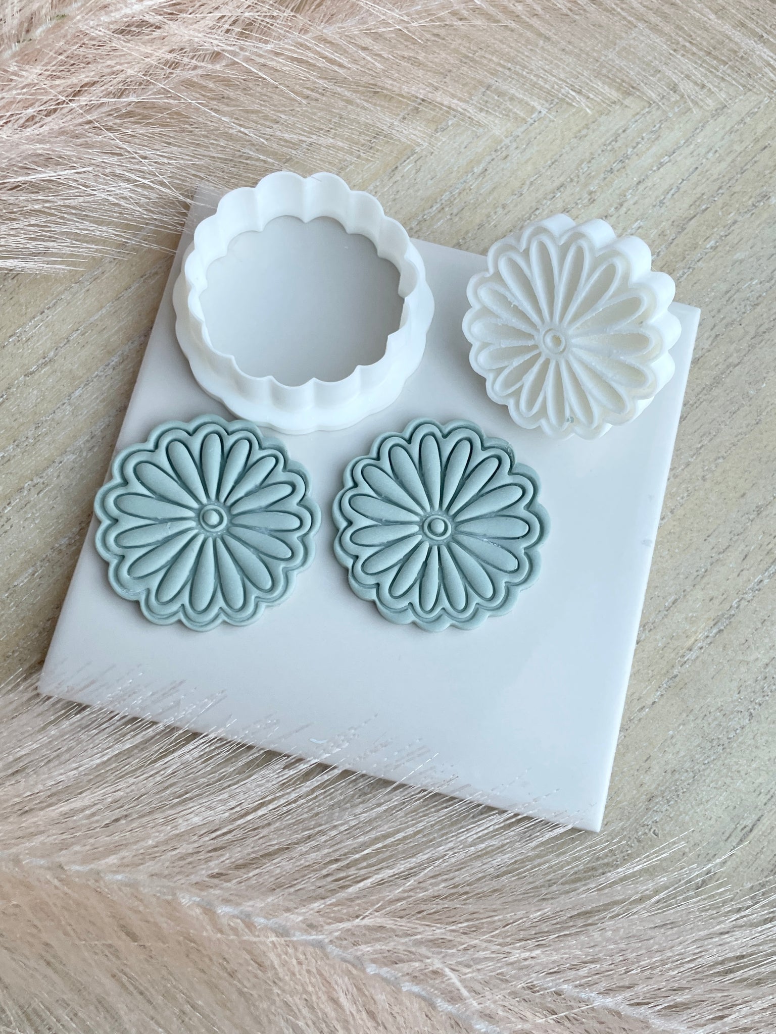 Hilary flower stamp and cutter set