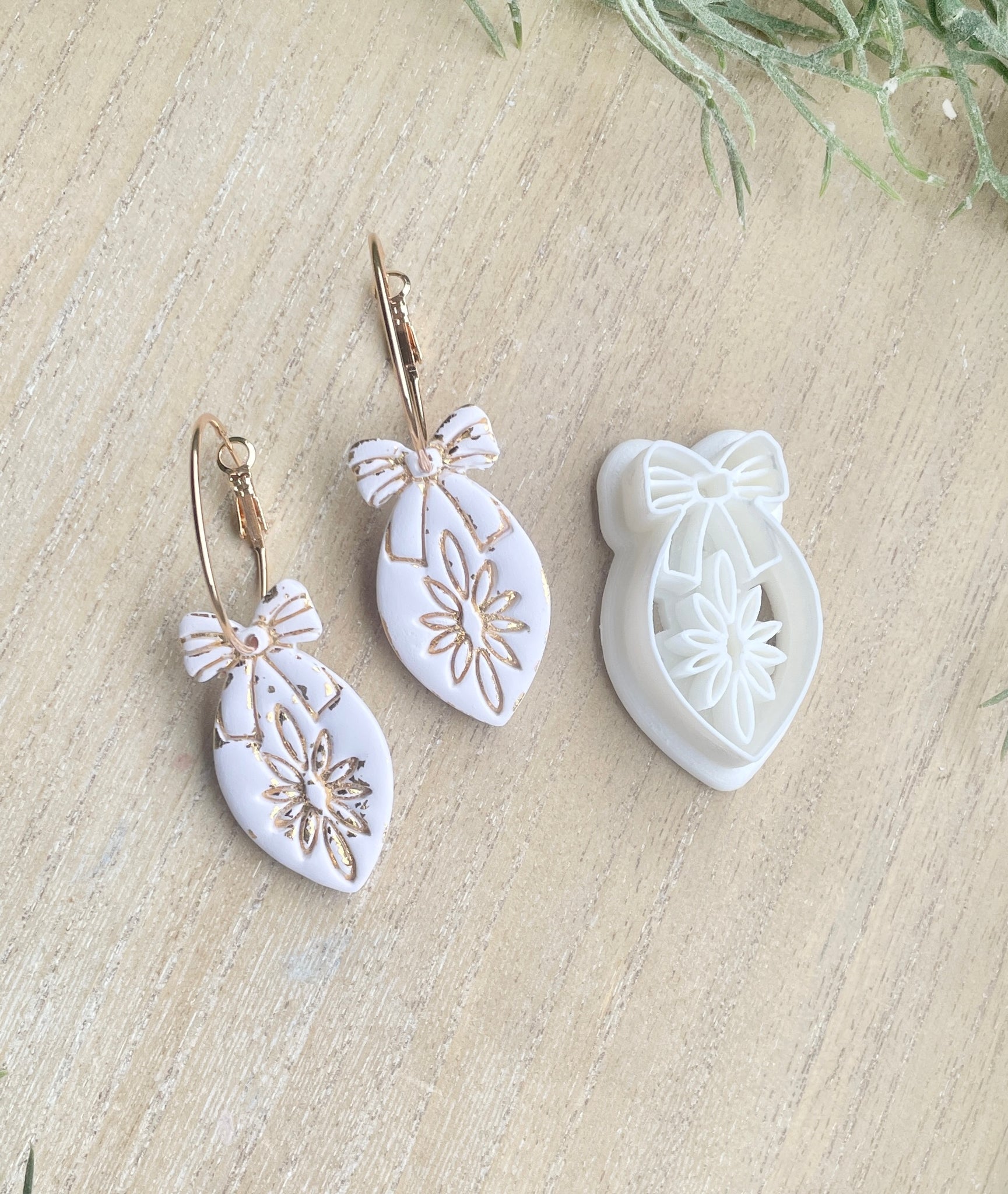 Christmas ornament with bow imprint cutter