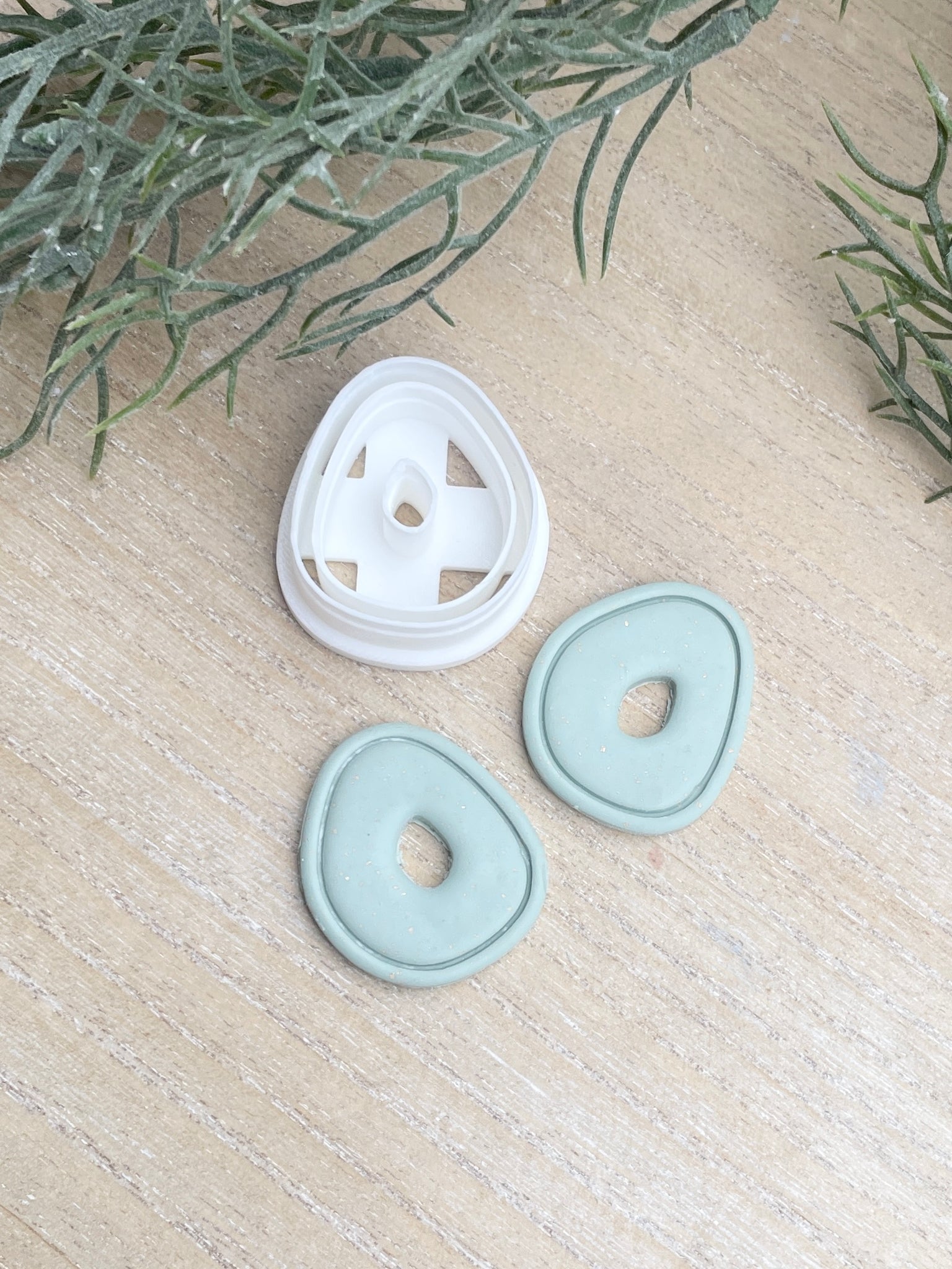 Organic round border cutter