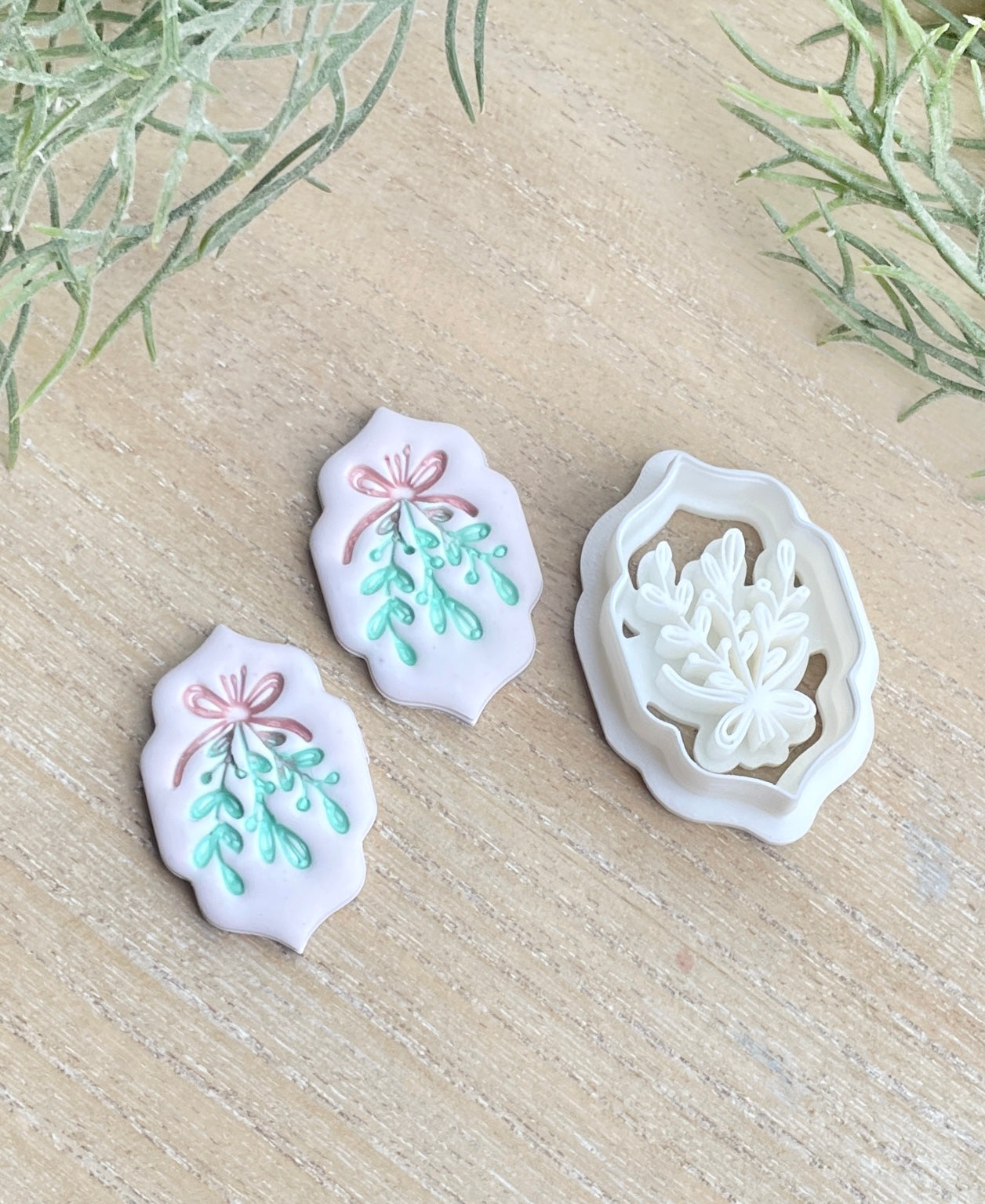 Mistletoe frame cutter