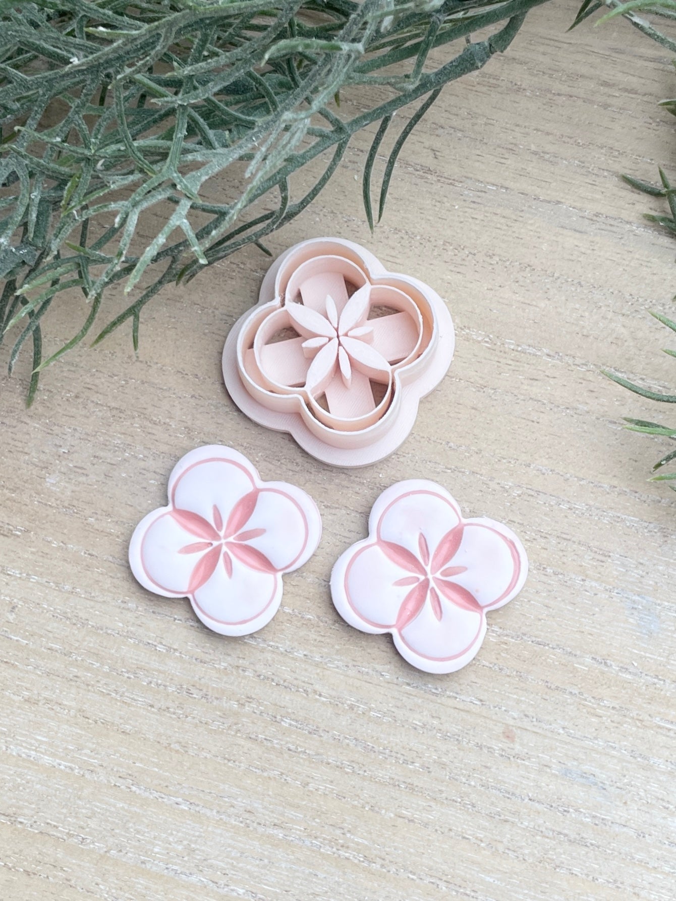Clover flower cutter