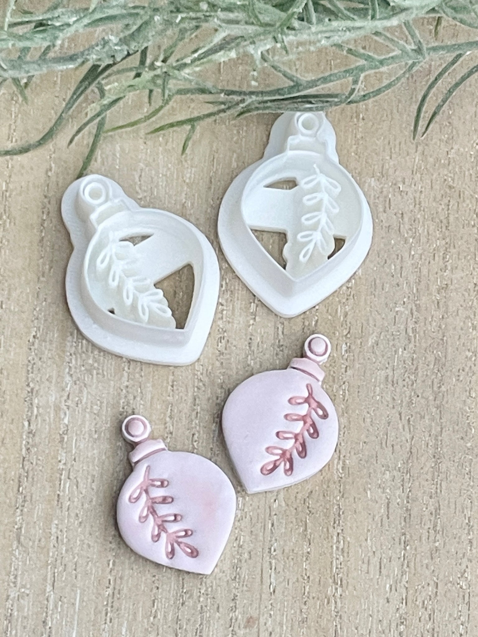 Leaf ornament mirrored cutter set