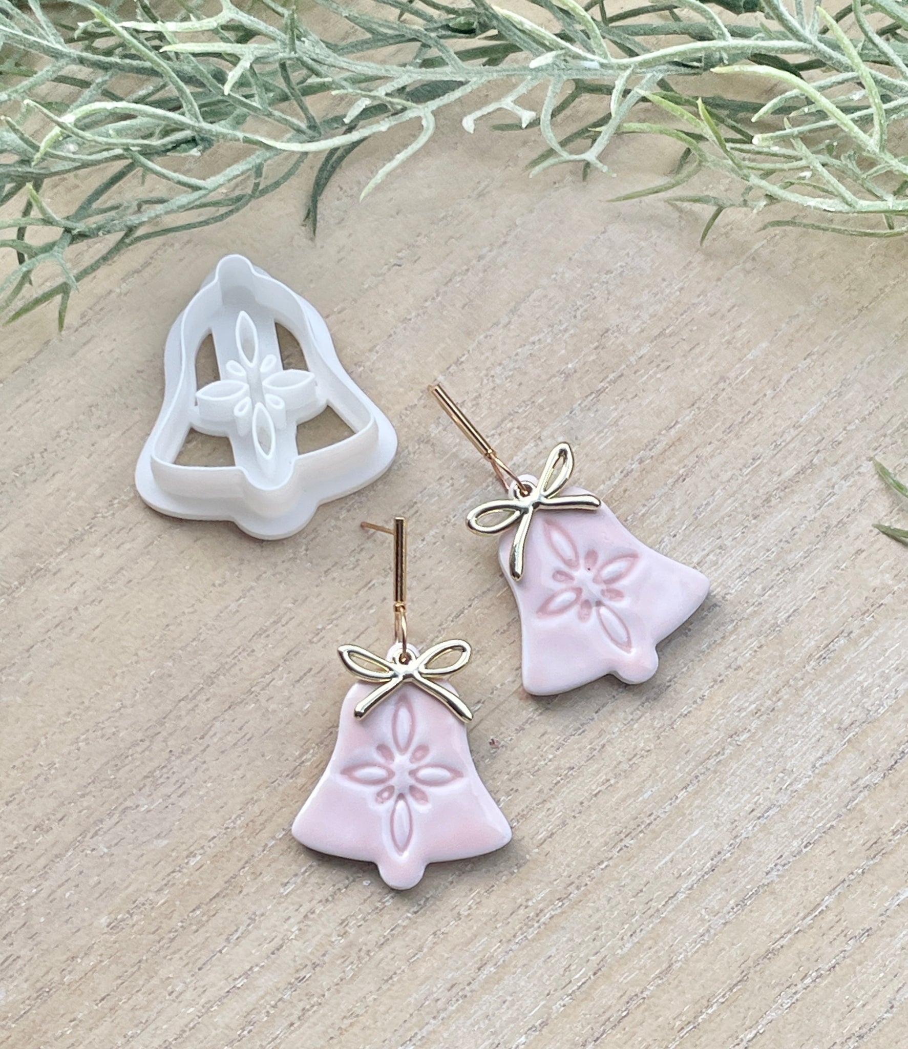 Bell ornament cutter