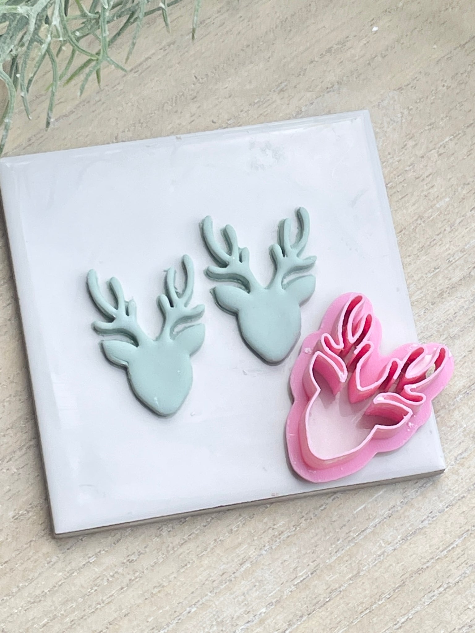 Reindeer long face cutter