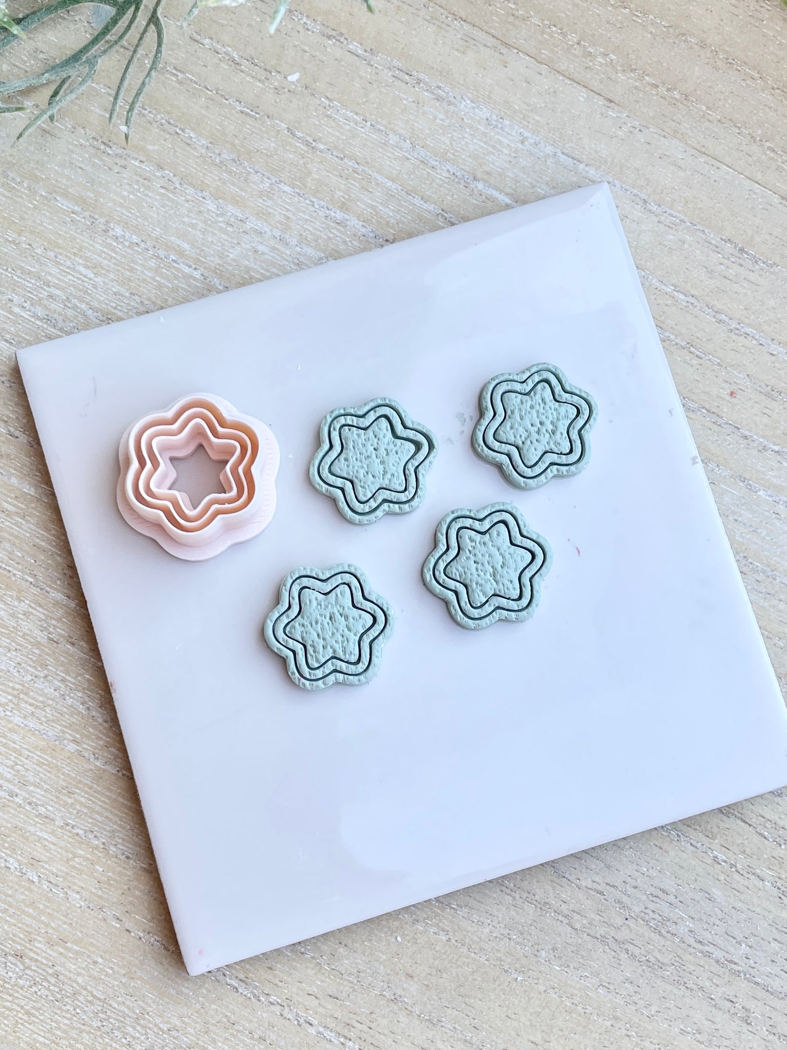 Border lined star stud cutter