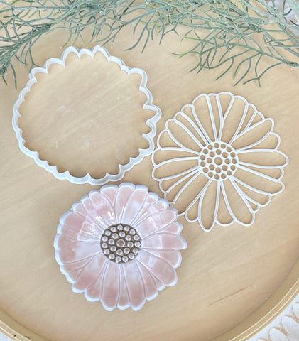 Detailed flower trinket dish cutter set