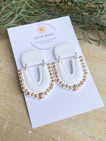 White & gold vintage arch