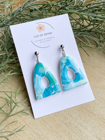 Blue pebble look arch