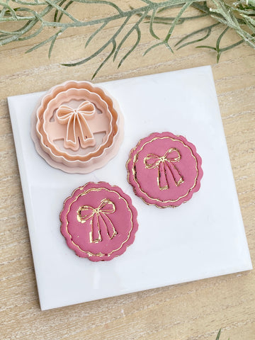 Bow imprint scallop cutter