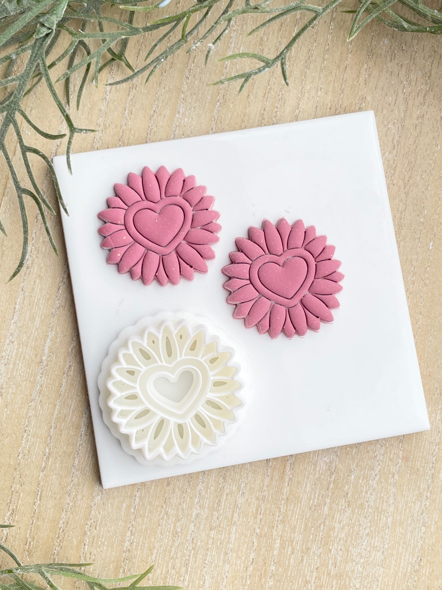 Flower heart cutter