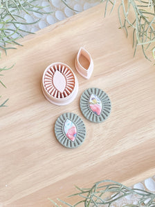 Wide Oval lined bezel set