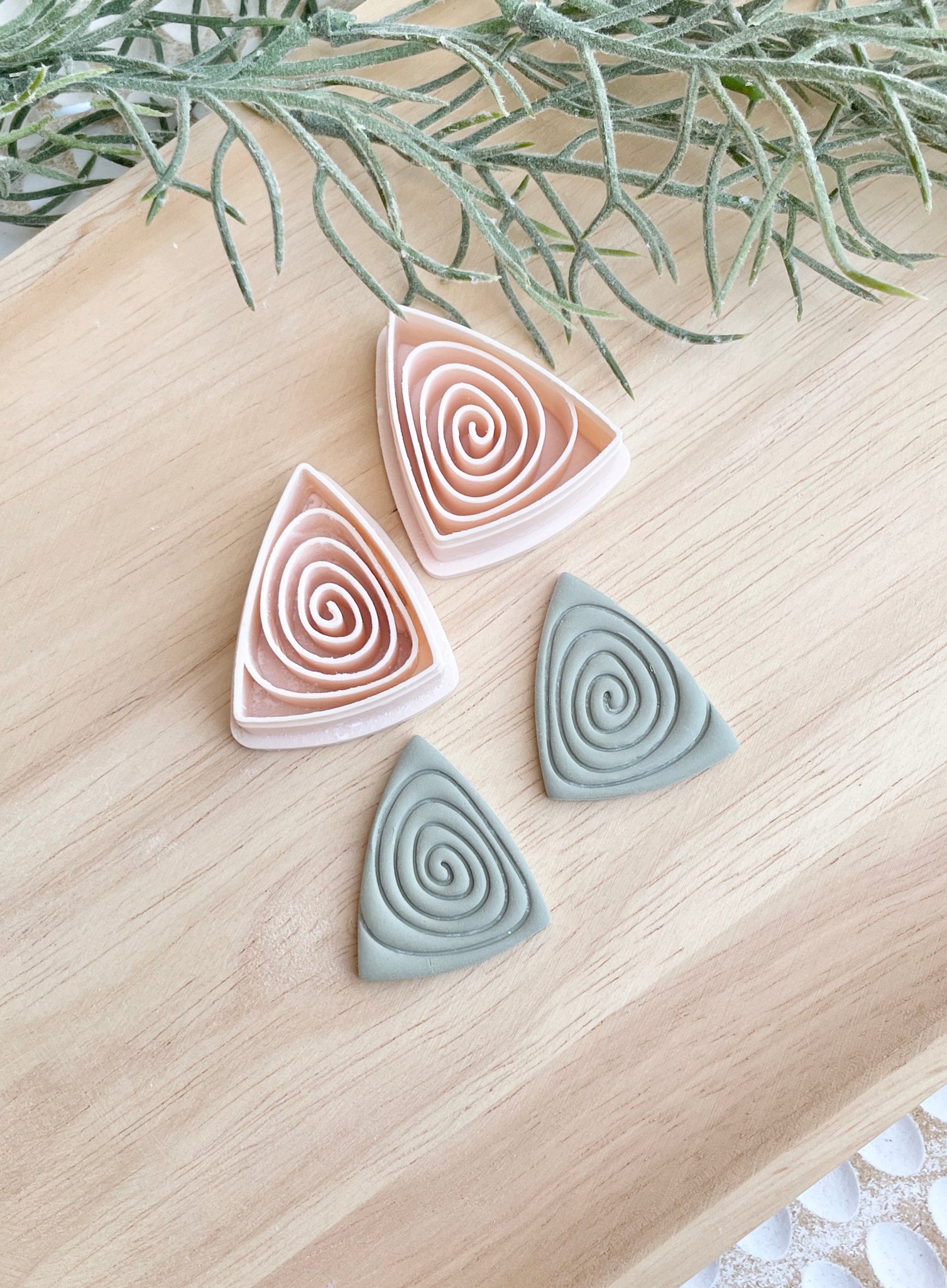 Organic squiggle triangle cutter set of 2