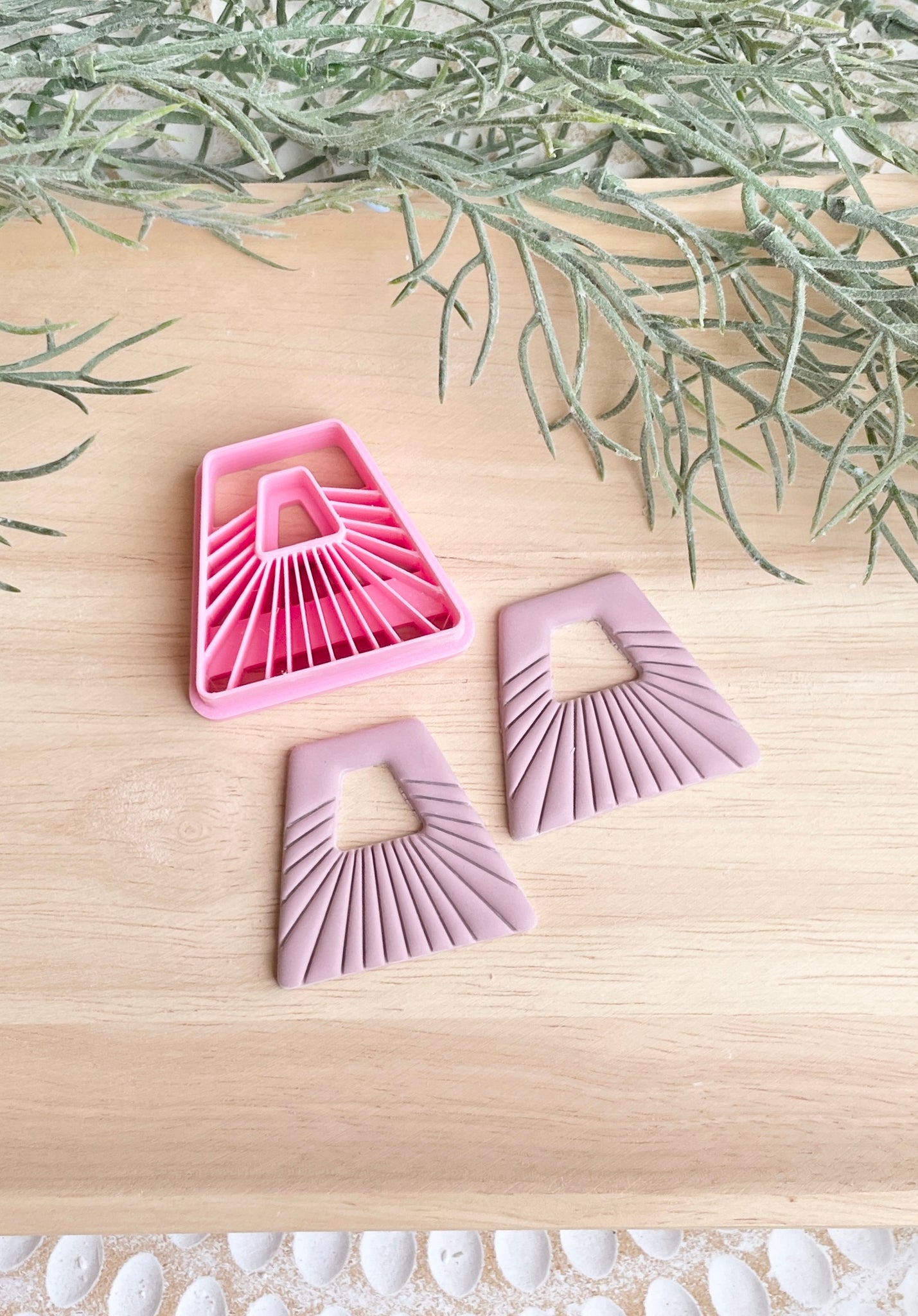 Wide trapeziod cutout with lines cutter