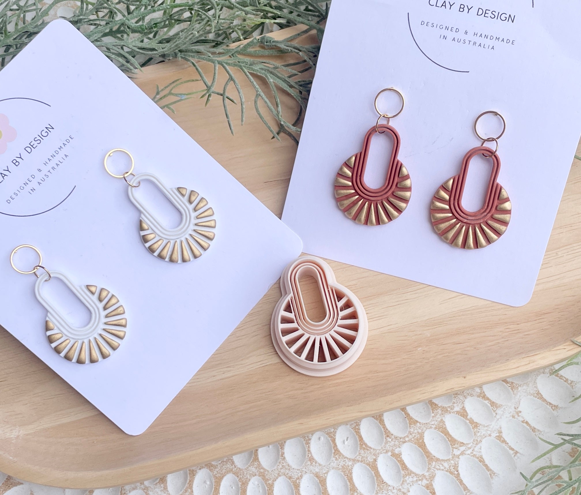 Art Deco detailed cutter