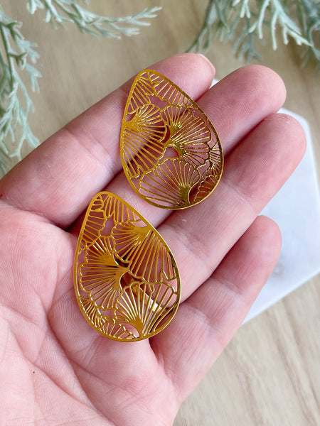 Bright yellow gold ginkgo detail drop charms x 4