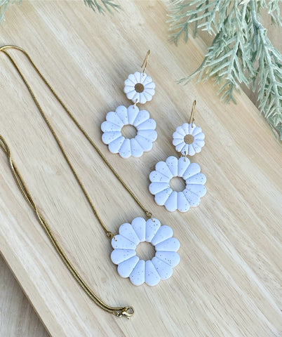 White granite scallop flower earring and necklace set