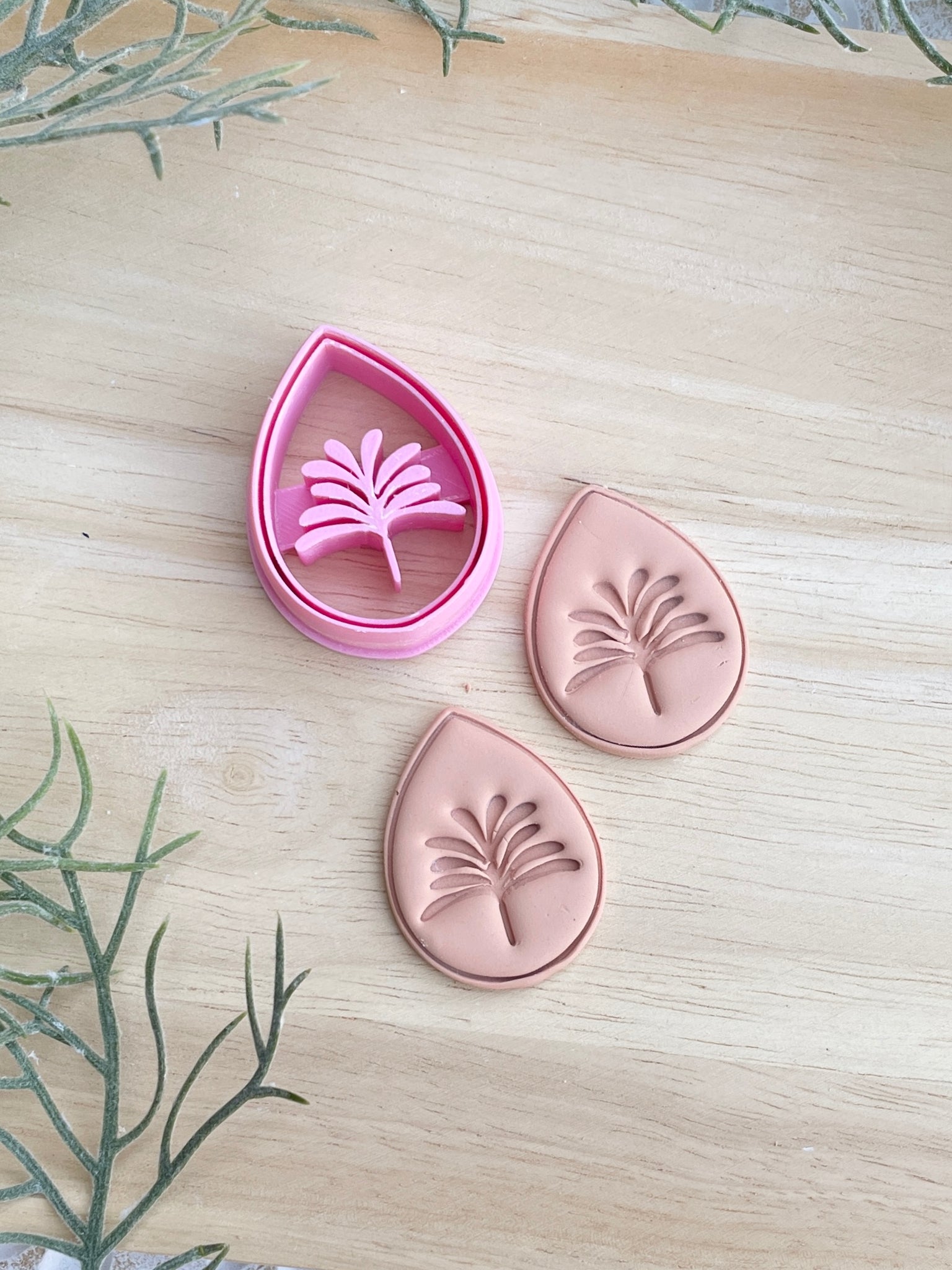 Palm imprint border drop