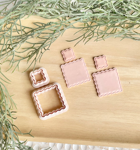 Sasha scallop border square set
