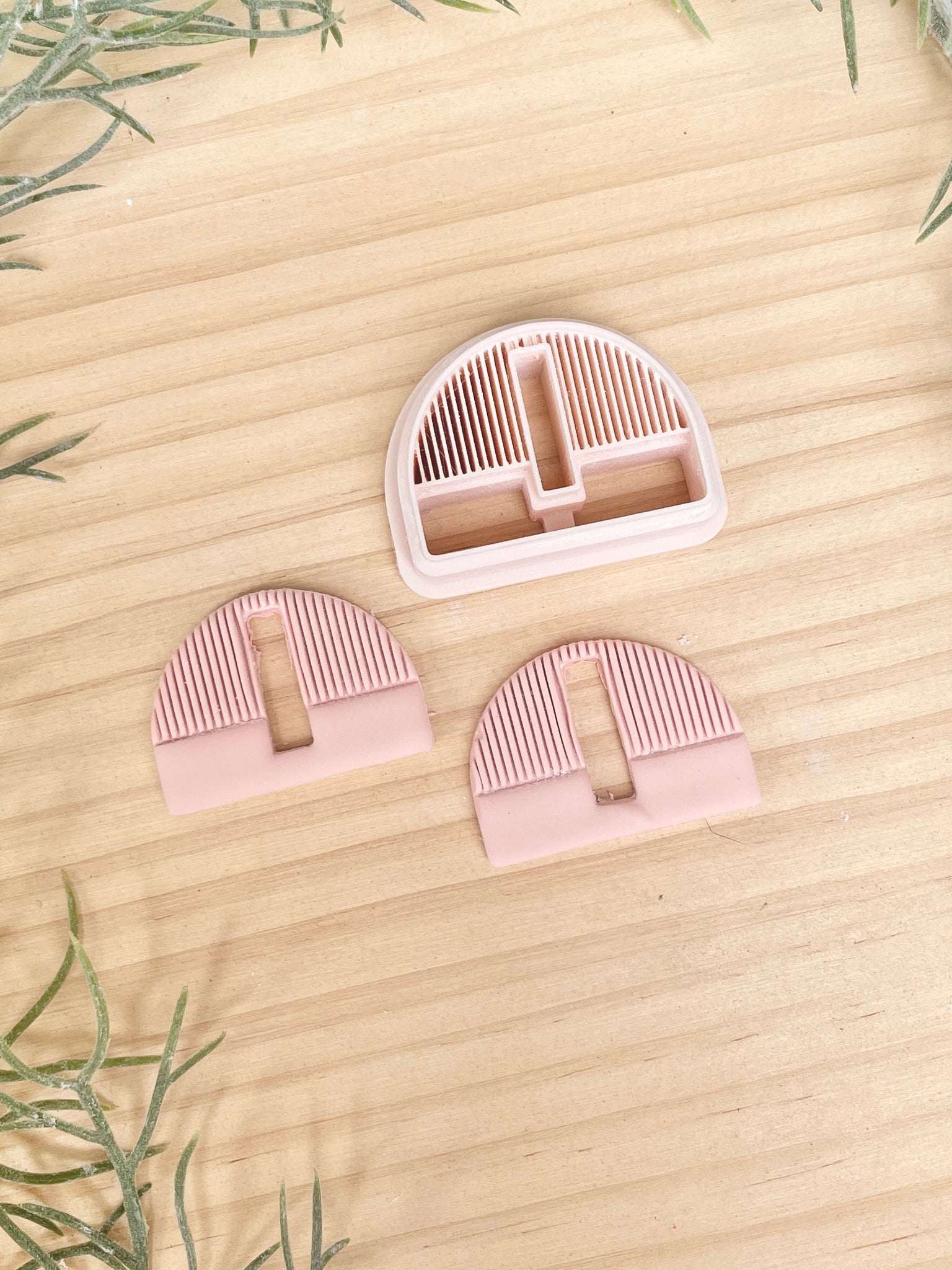 Jaime lined imprint cutter